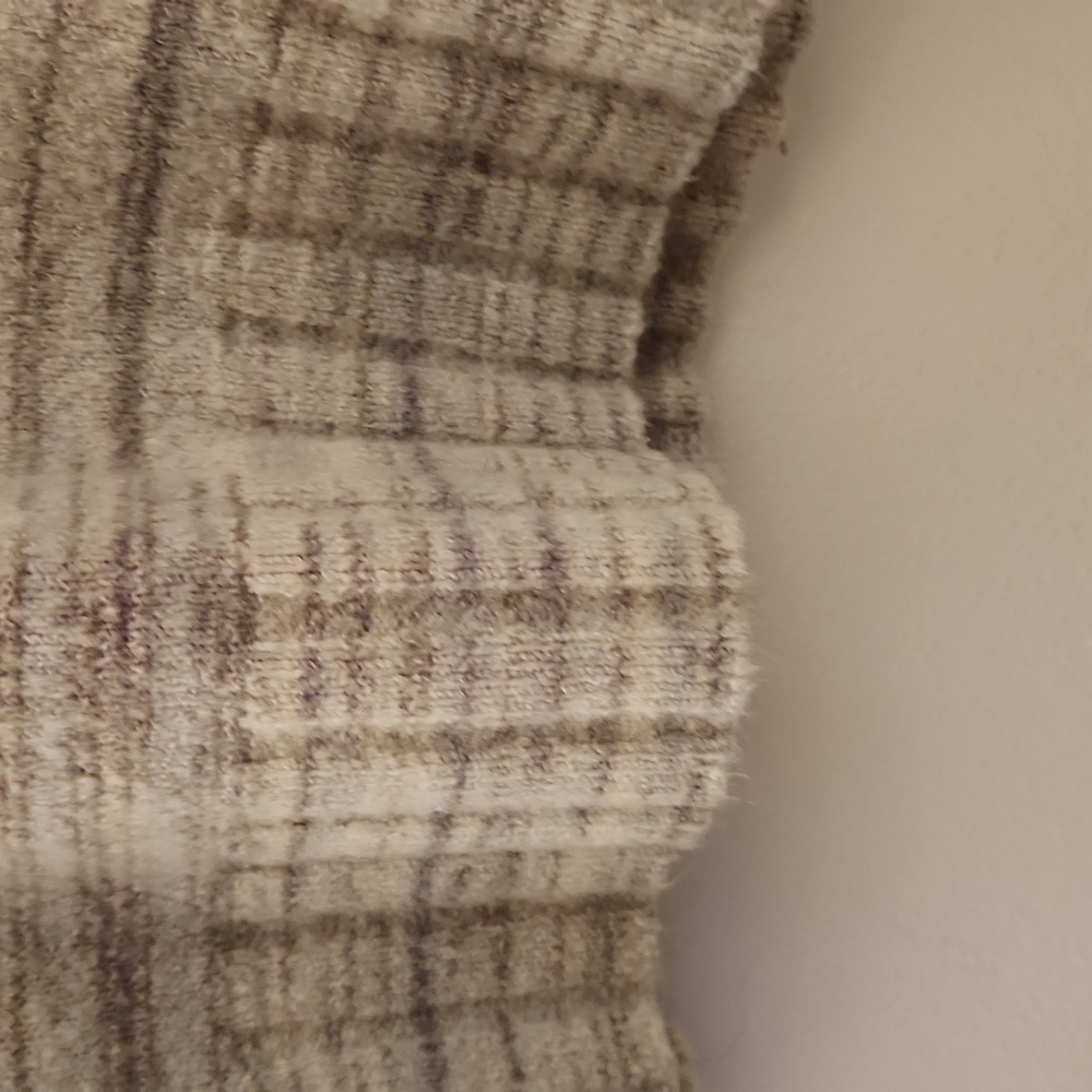 Sweater - Picture 4 of 4